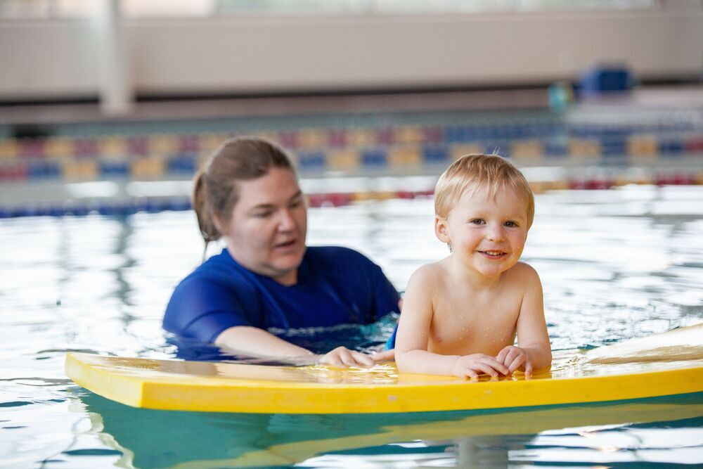 What Age Should Kids Start Swim Lessons? Signs They're Ready